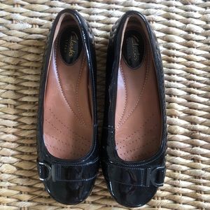 Clarks patent leather comfort shoes size 6 1/2